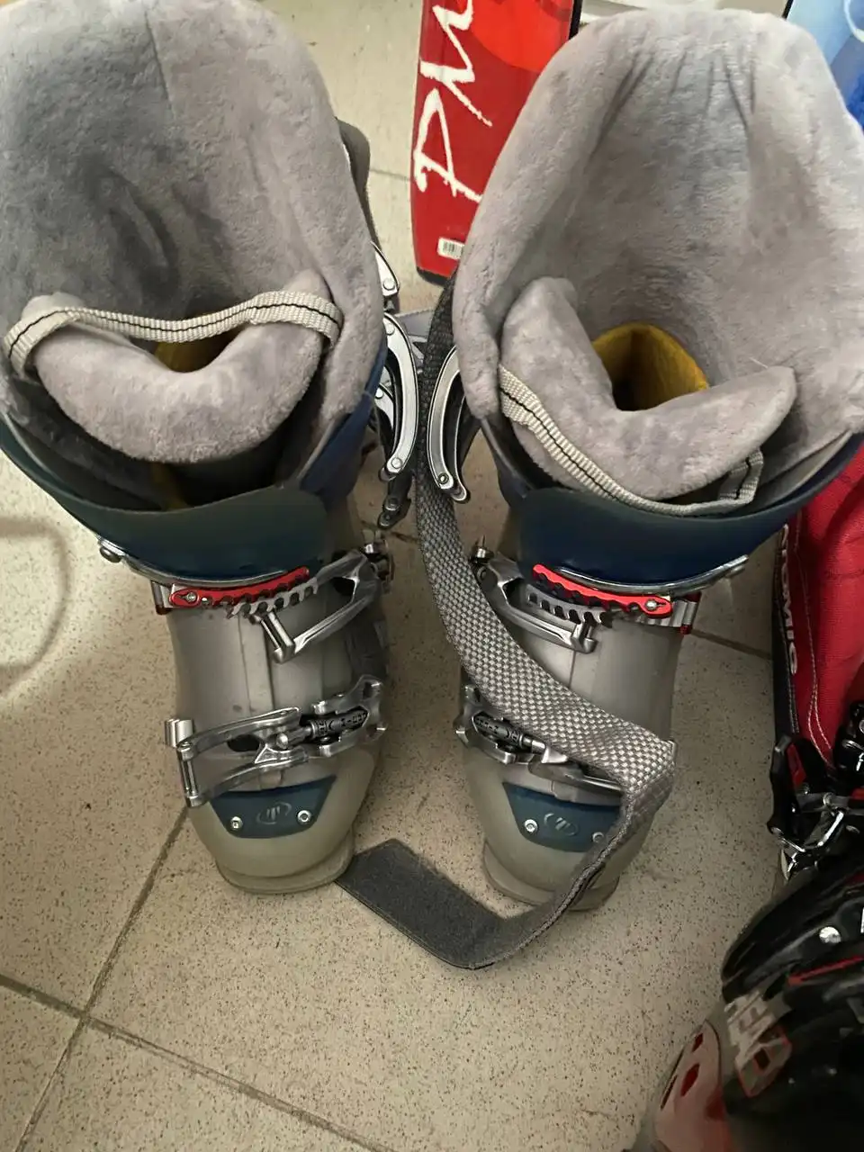 Продажа горных лыж, шуруповёрта и ботинок - Барахолка в Уфа