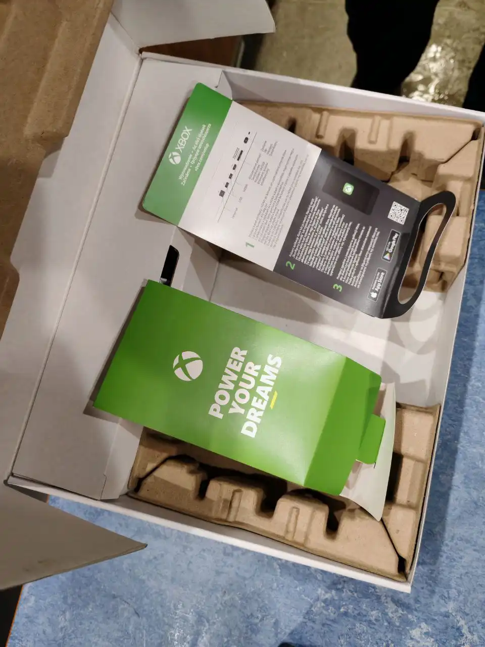 Продаётся Xbox серии S с аксессуарами - Игровые консоли (Электроника) в Уфа