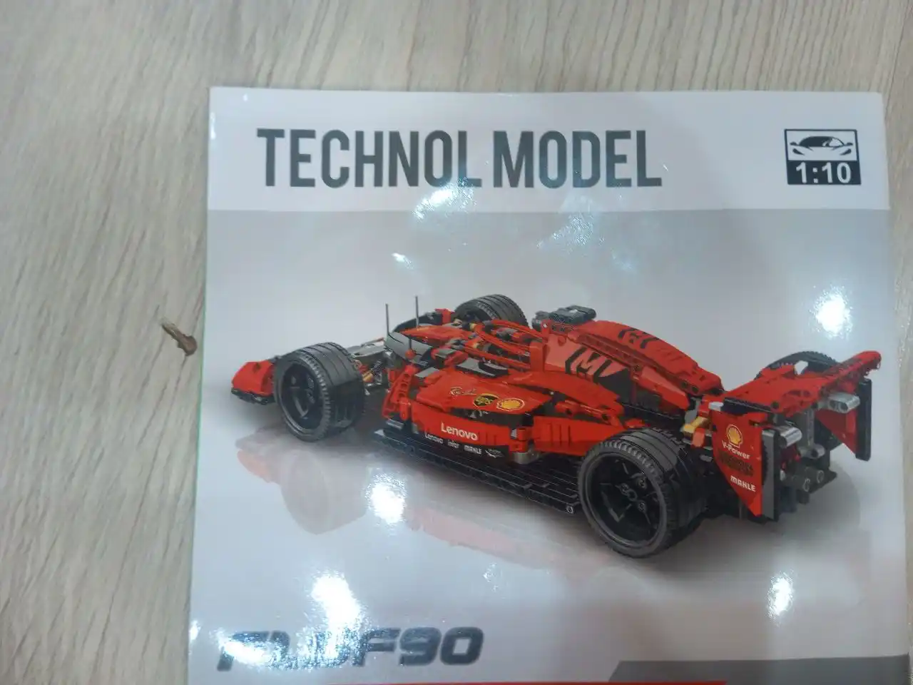 Продам конструктор с оригинальными деталями и комиксами