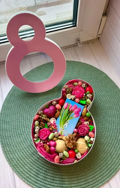 Клубника в шоколаде и фрукты к 8 марта - Медицинское оборудование в Тюмень