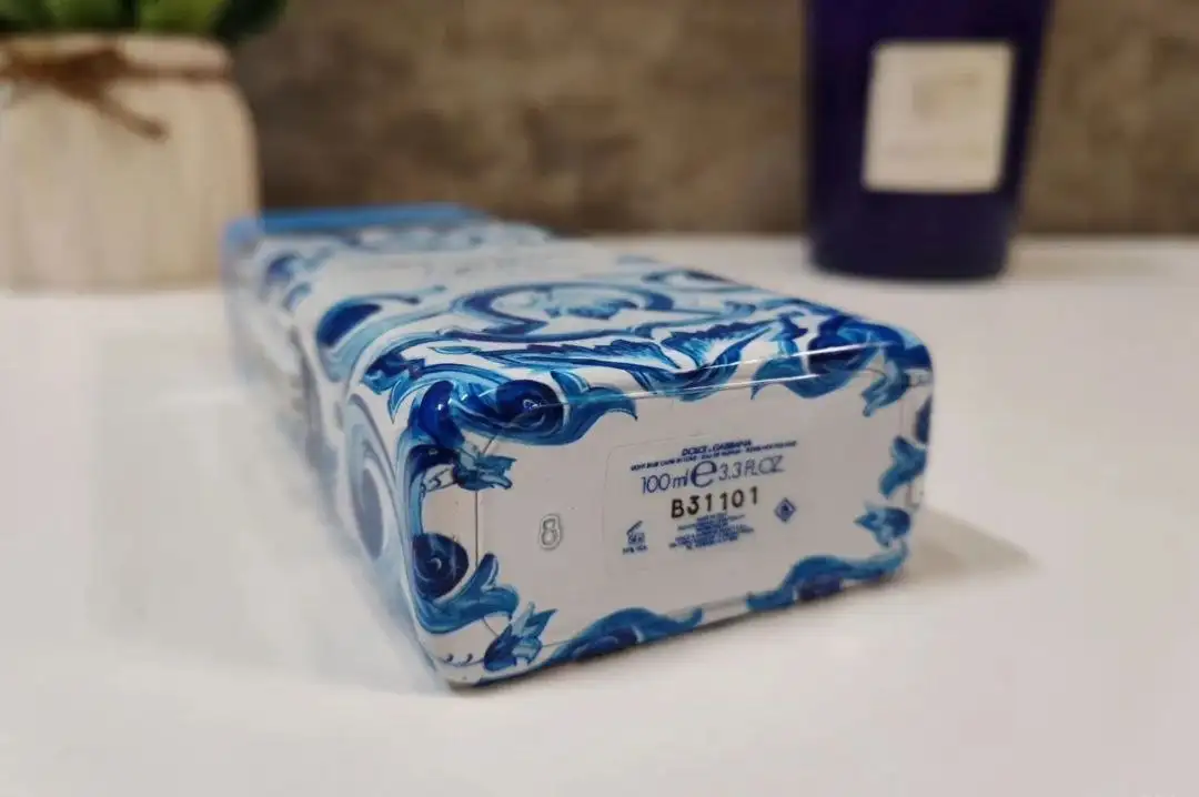 Парфюмерная вода Dolce Gabbana Light Blue Capri in Love - Парфюмерия (Красота и здоровье) в Тюмень