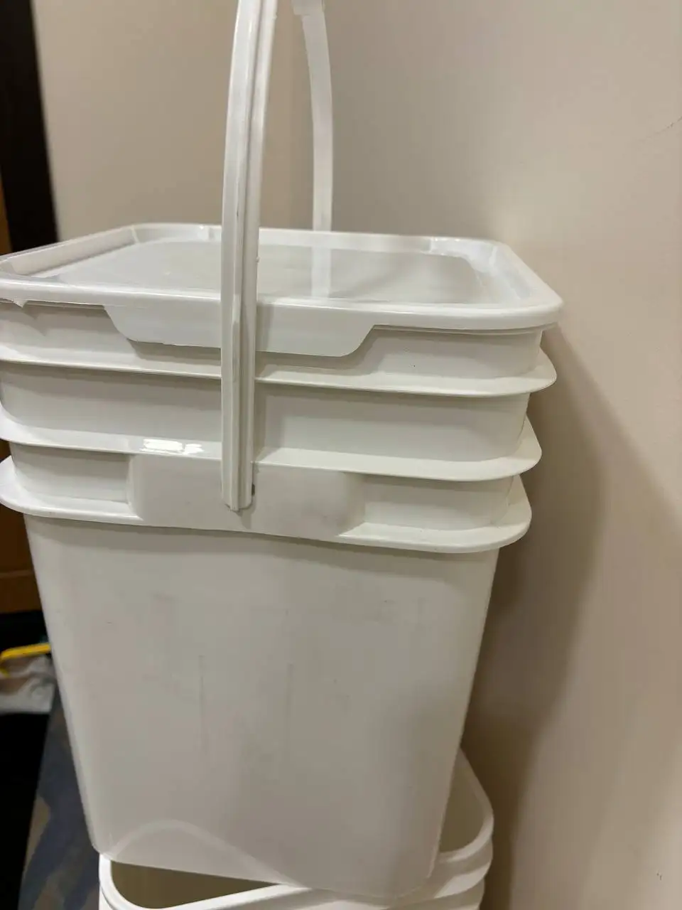 Ведро с крышкой - Барахолка в Тюмень