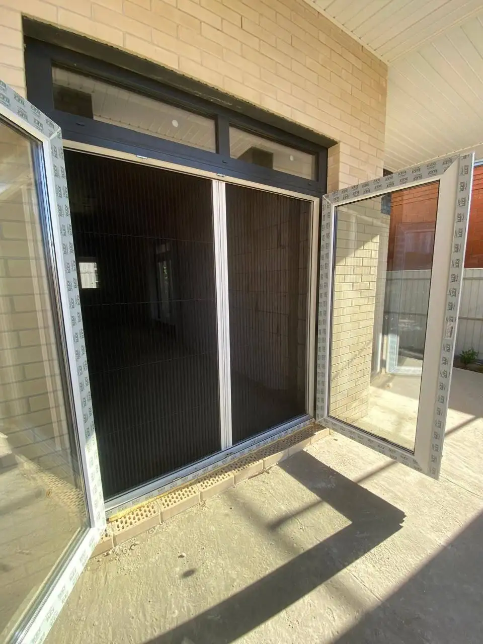 Установка москитных сеток ПЛИССЕ в Тюмени - Установка и монтаж (Услуги) в Тюмень