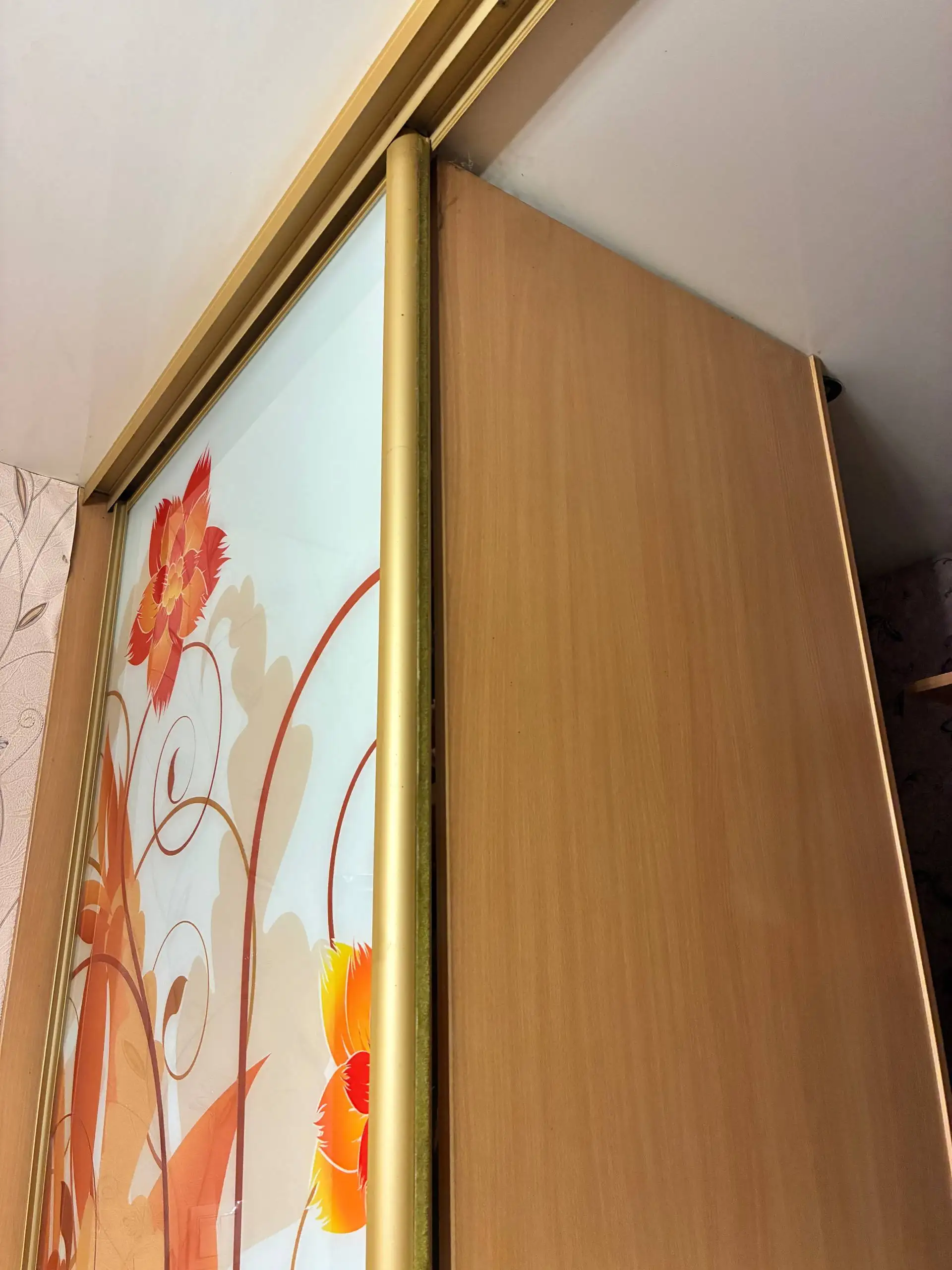 Продажа дверей от гардеробной с зеркалом и фурнитурой - Двери (Для дома и дачи) в Тюмень