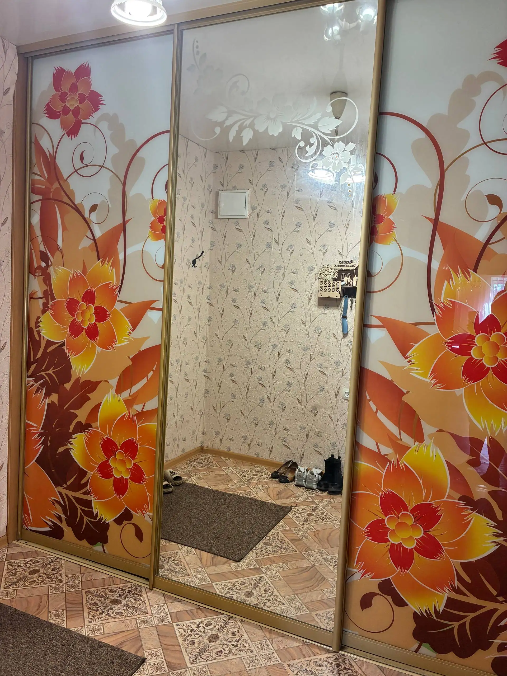 Продажа дверей от гардеробной с зеркалом и фурнитурой - Двери (Для дома и дачи) в Тюмень