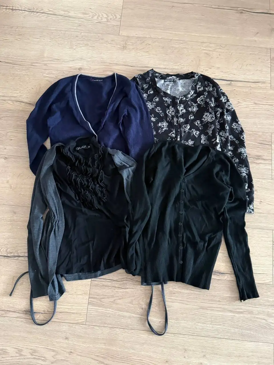 Кардиганы 4 шт отдам - Одежда в Тюмень