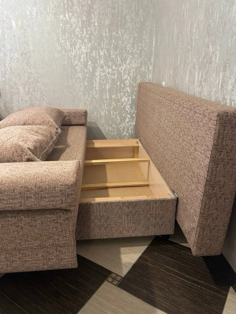 Продам диван и люстру - null (Для дома и дачи) в Тюмень