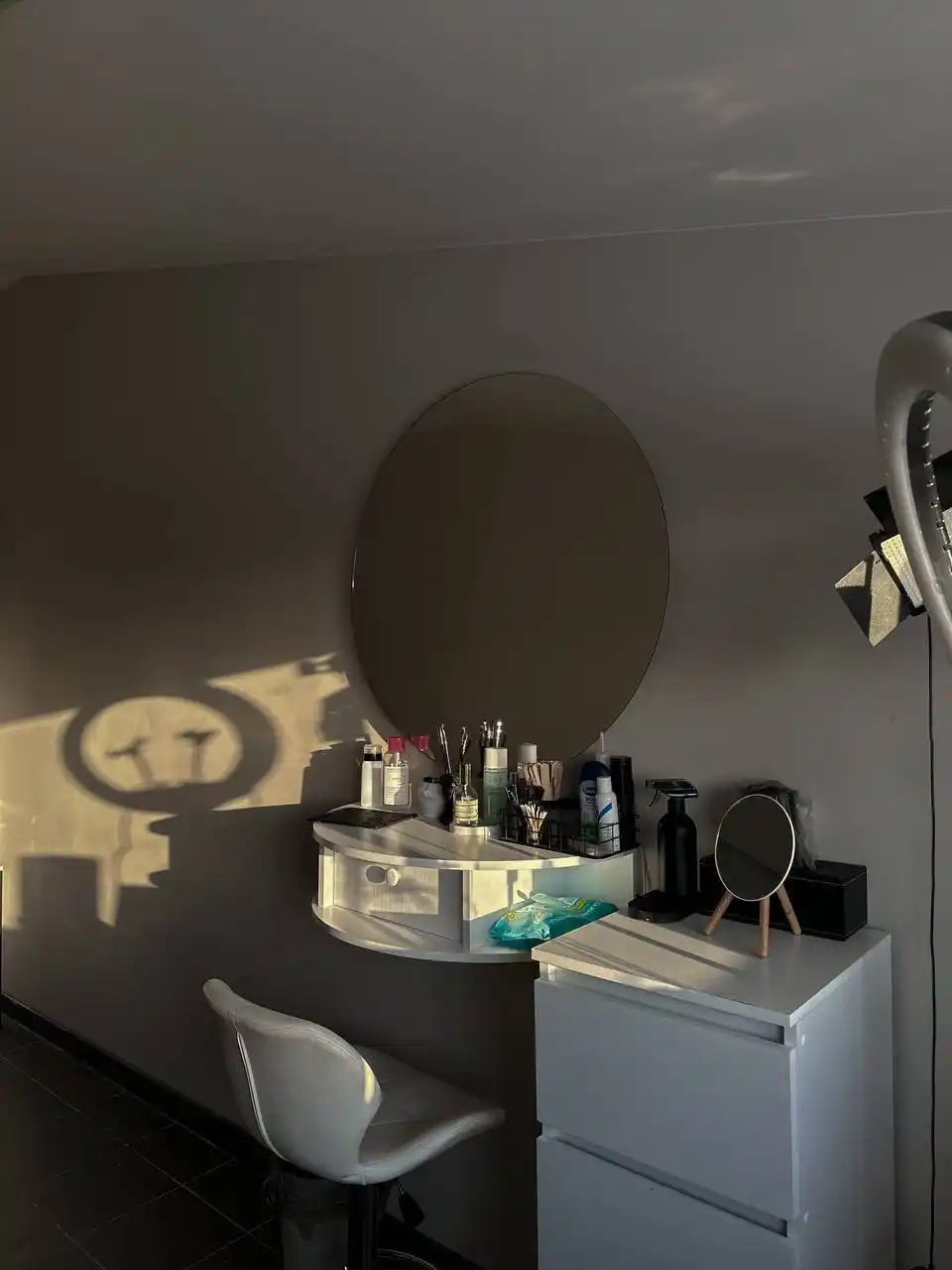 Продам зеркало настенное с подсветкой - частное объявление в Тюмень