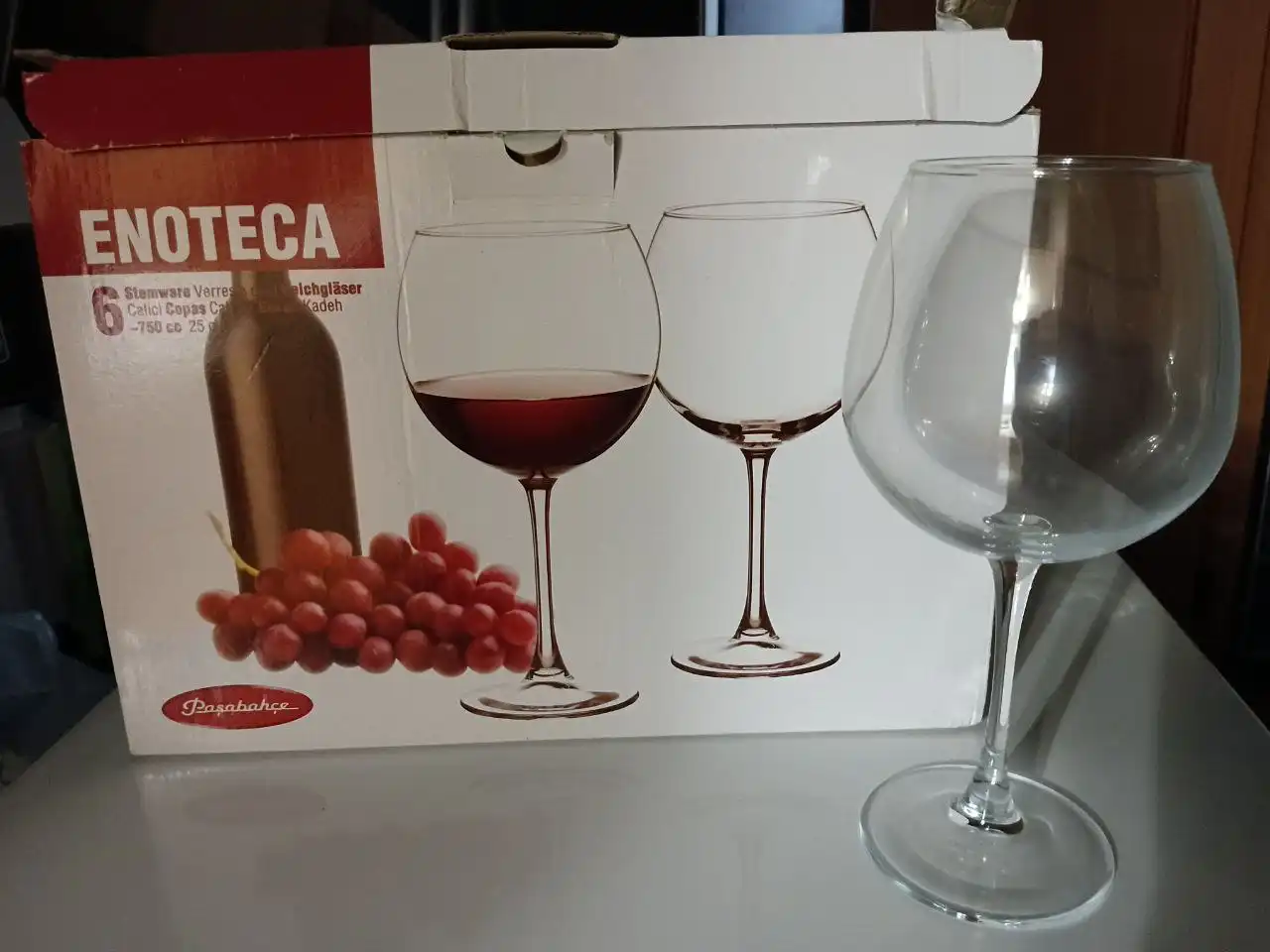 Бокалы для вина новые