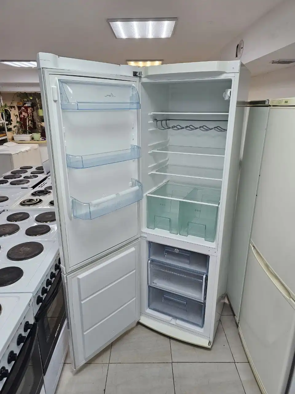 Холодильник Electrolux высотой 185 см