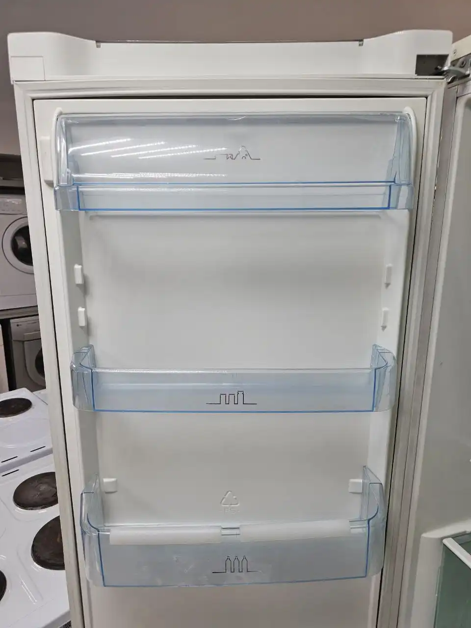 Холодильник Electrolux высотой 185 см