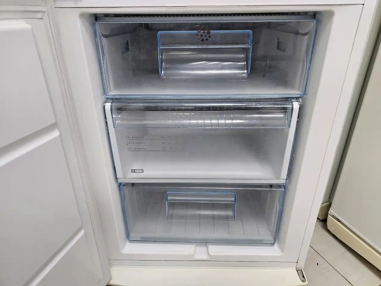 Холодильник Electrolux высотой 185 см