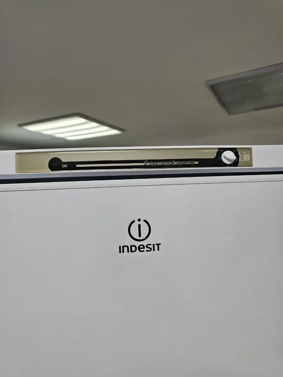 Холодильник Indesit высотой 185 см