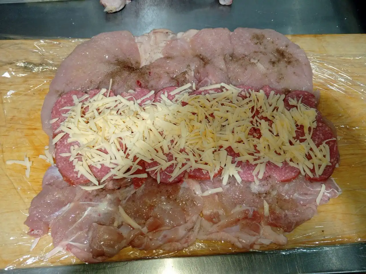 Продажа мясных деликатесов: грудинка свиная, рулет куриный, буженина из свинины - Продукты питания (Барахолка) в Тюмень