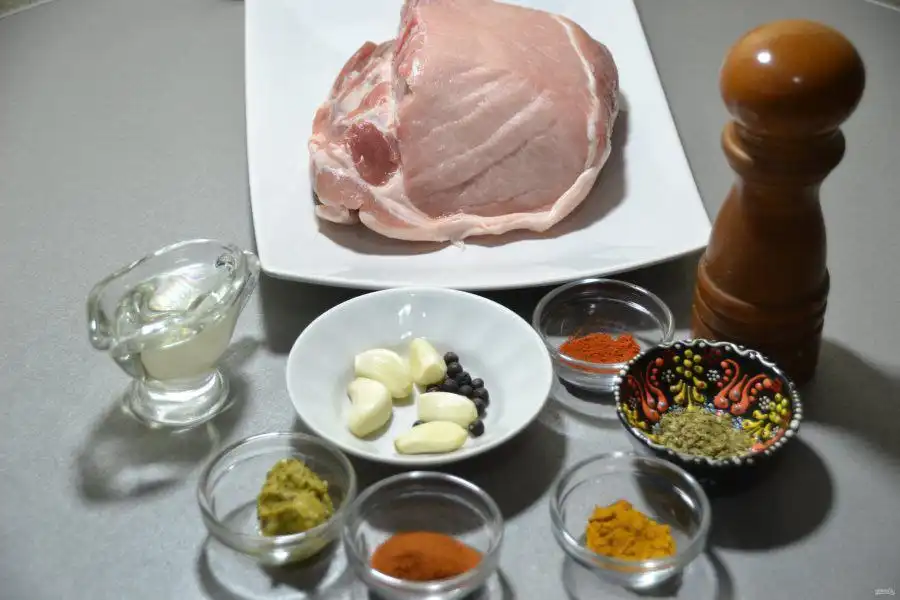 Продажа мясных деликатесов: грудинка свиная, рулет куриный, буженина из свинины - Продукты питания (Барахолка) в Тюмень