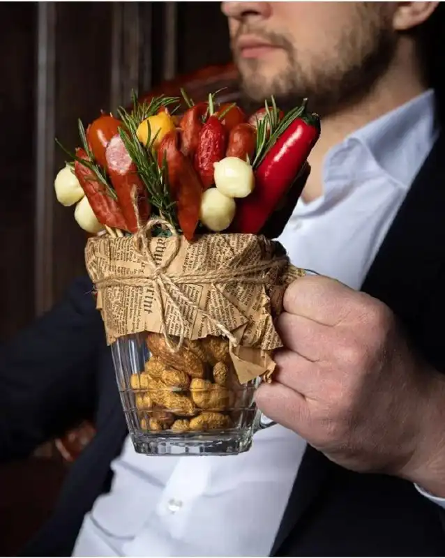 Съедобные букеты для мужчин на 23 февраля - Услуги в Тюмень