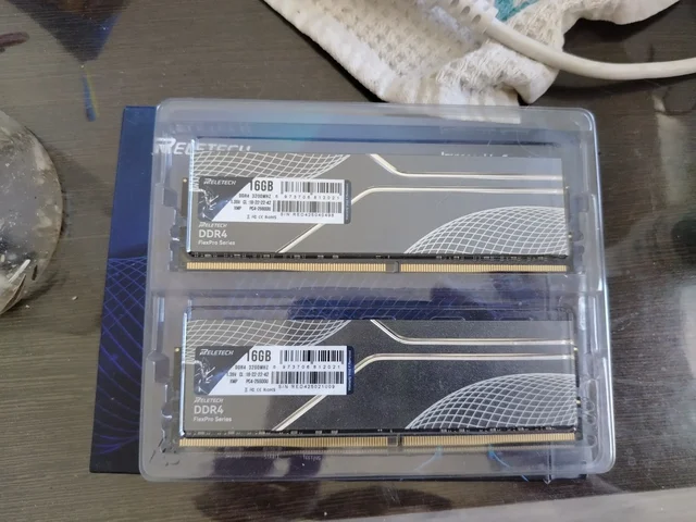 Продаю 32GB DDR4 RAM 3200 MHz (новая) - Микрофоны в Екатеринбург