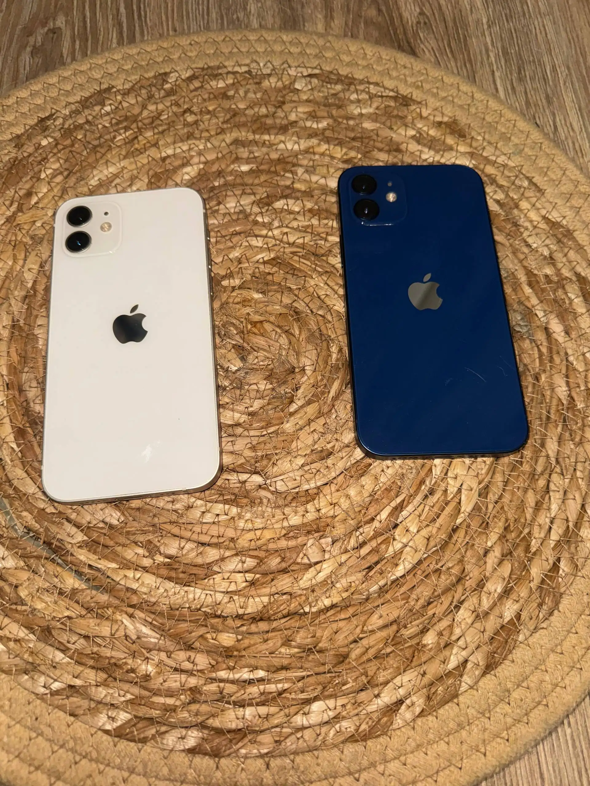 Продам Айфон 12 128GB (2 шт.) - Смартфоны (Электроника) в Екатеринбург
