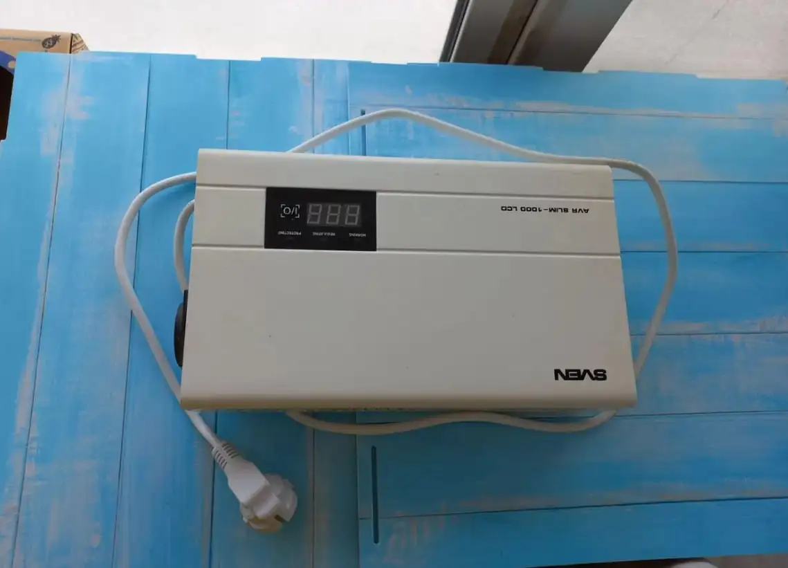 Стабилизатор напряжения SVEN AVR SLIM-1000 б/у - Электроника в Красноуфимск