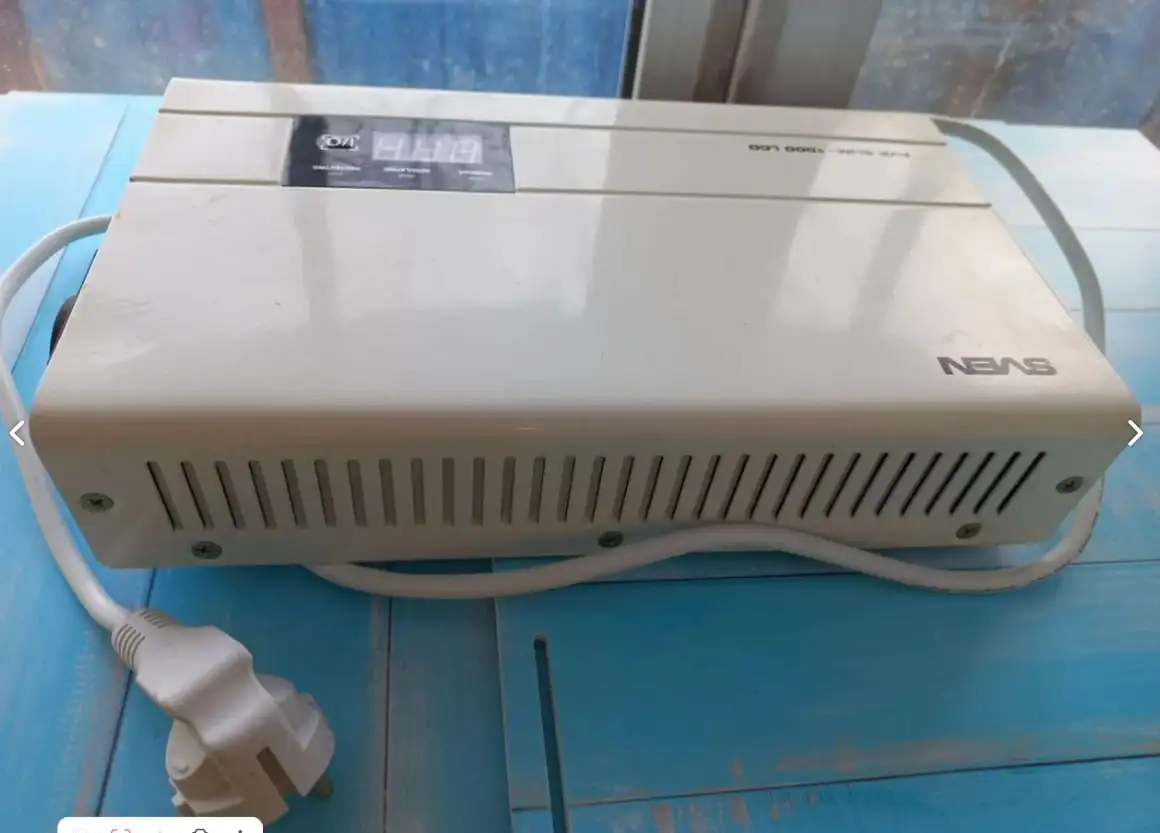 Стабилизатор напряжения SVEN AVR SLIM-1000 б/у - Электроника в Красноуфимск