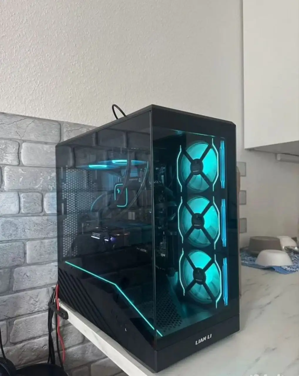 Корпус Lian Li V100 Mini - Компьютерные корпуса (Электроника) в Екатеринбург