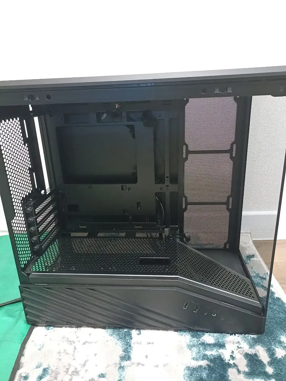 Корпус Lian Li V100 Mini - Компьютерные корпуса (Электроника) в Екатеринбург