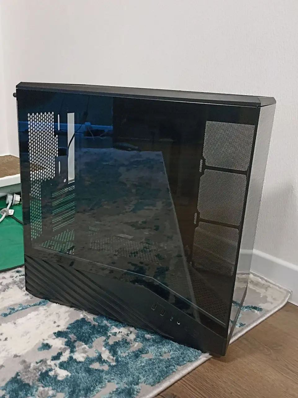 Корпус Lian Li V100 Mini - Компьютерные корпуса (Электроника) в Екатеринбург