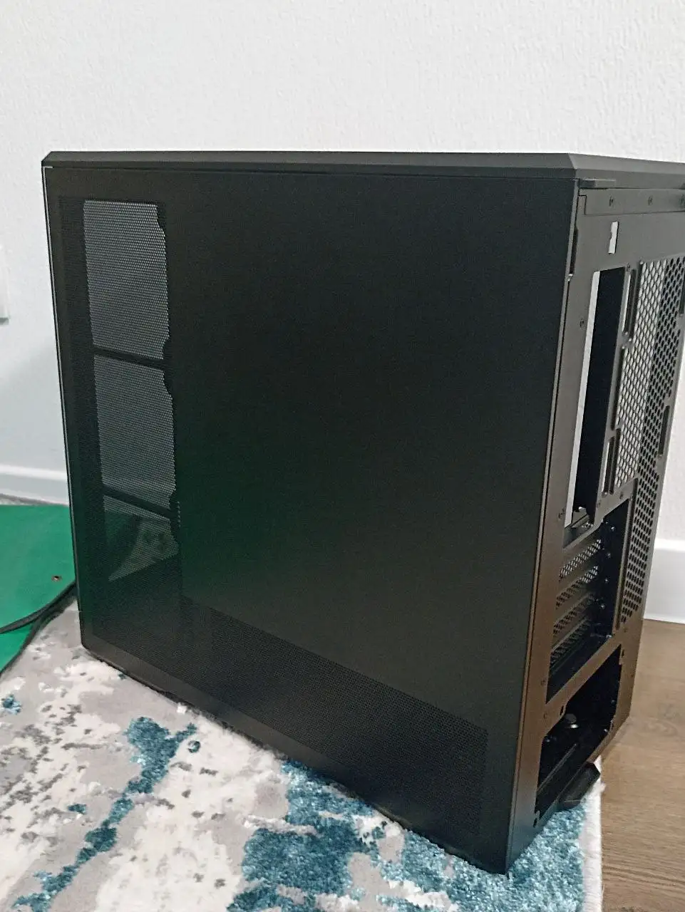 Корпус Lian Li V100 Mini - Компьютерные корпуса (Электроника) в Екатеринбург