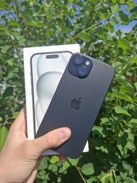 iPhone 15 128GB Black б/у - Наушники и гарнитуры в Екатеринбург