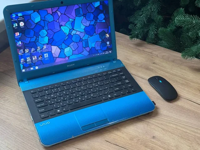 Ноутбук Sony 14" i3 / 8GB / SSD - частное объявление в Екатеринбург