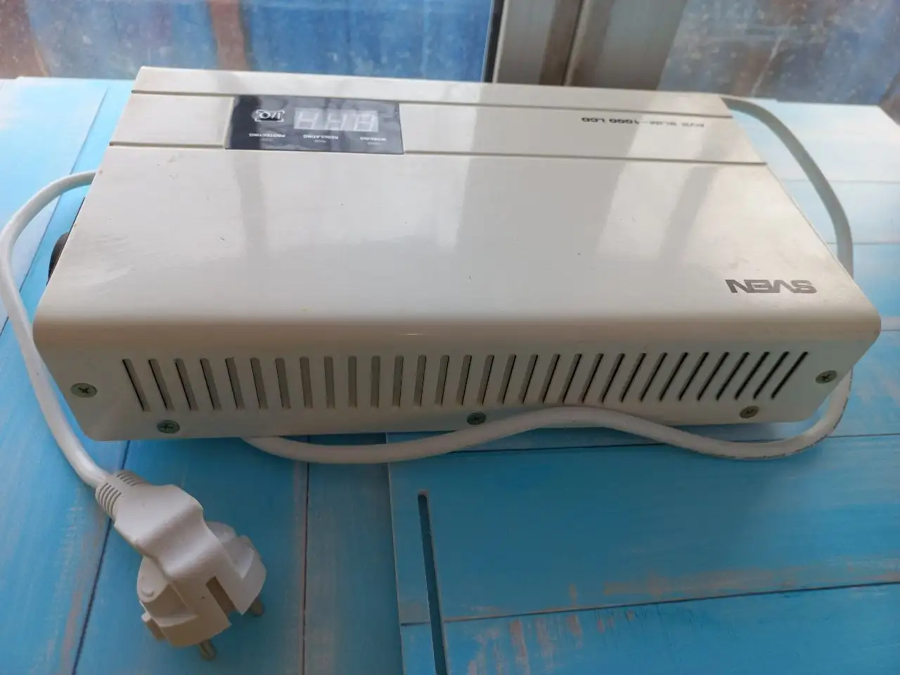 Продам стабилизатор напряжения SVEN AVR SLIM-1000 - Стабилизаторы напряжения (Электроника) в Красноуфимск