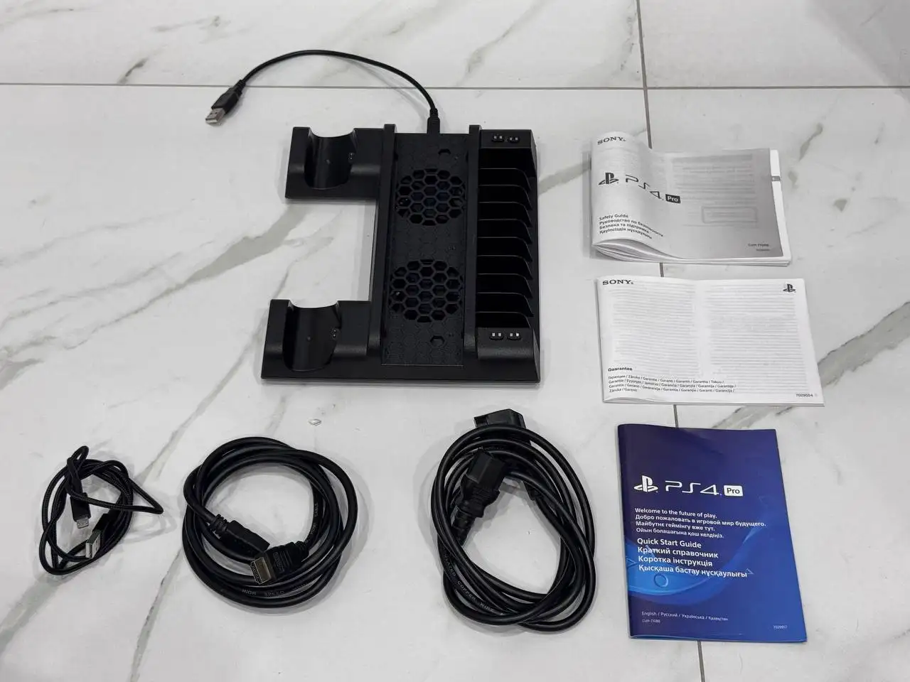 PS4 Pro 1TB + 2 геймпада - Игровые приставки (Электроника) в Екатеринбург