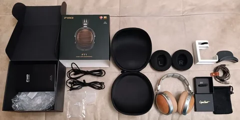 Наушники FiiO FT1 с доп. кабелем и аксессуарами - Телевизоры и оборудование в Екатеринбург