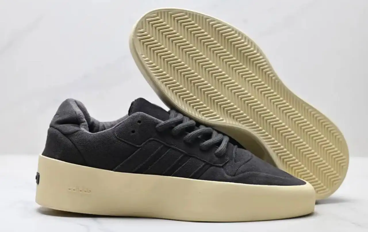 Кроссовки мужские Adidas 42 размера - Обувь (Одежда) в Екатеринбург