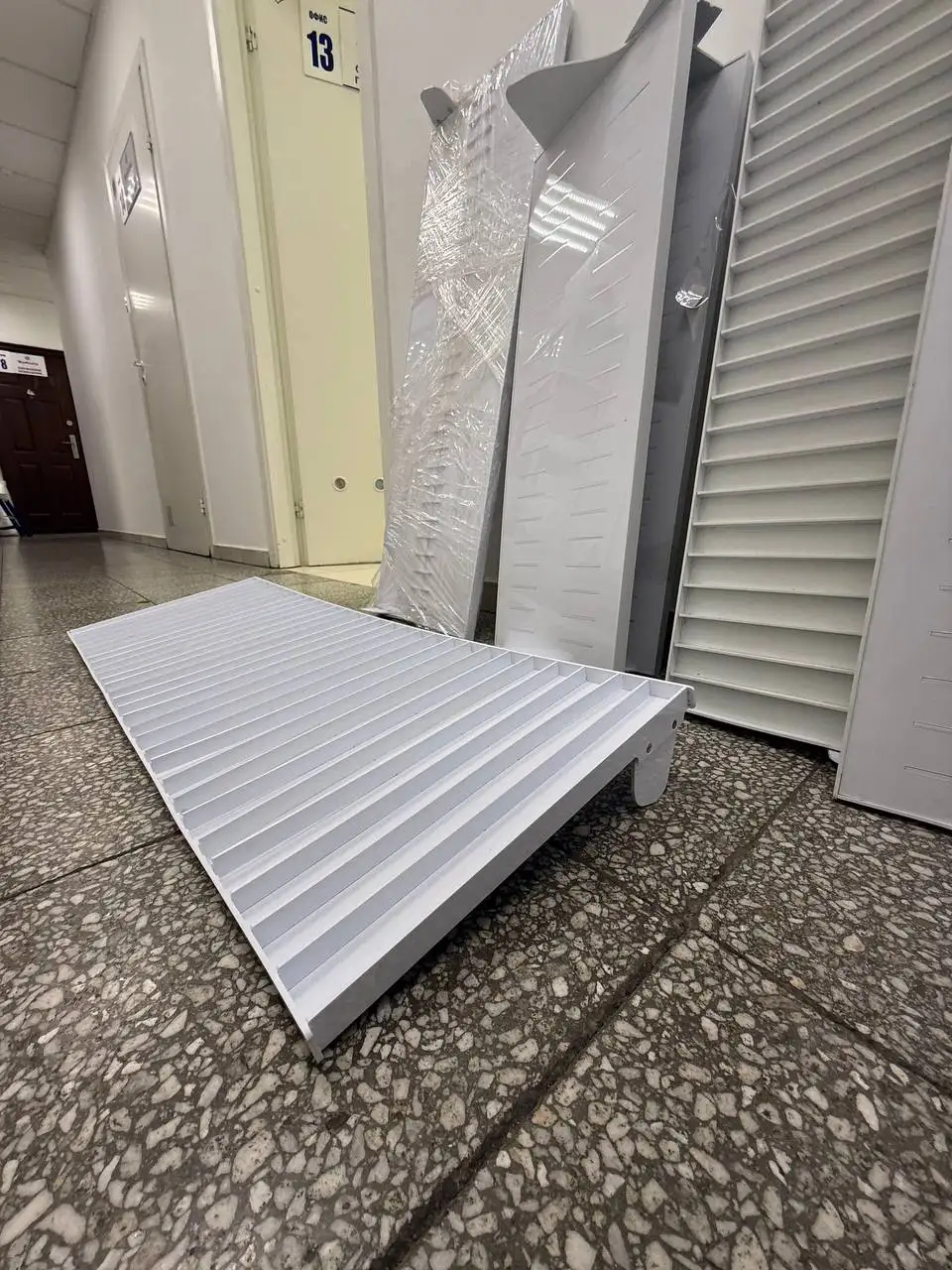 Торговые подставки, накопители, контейнеры б/у - Барахолка в Екатеринбург