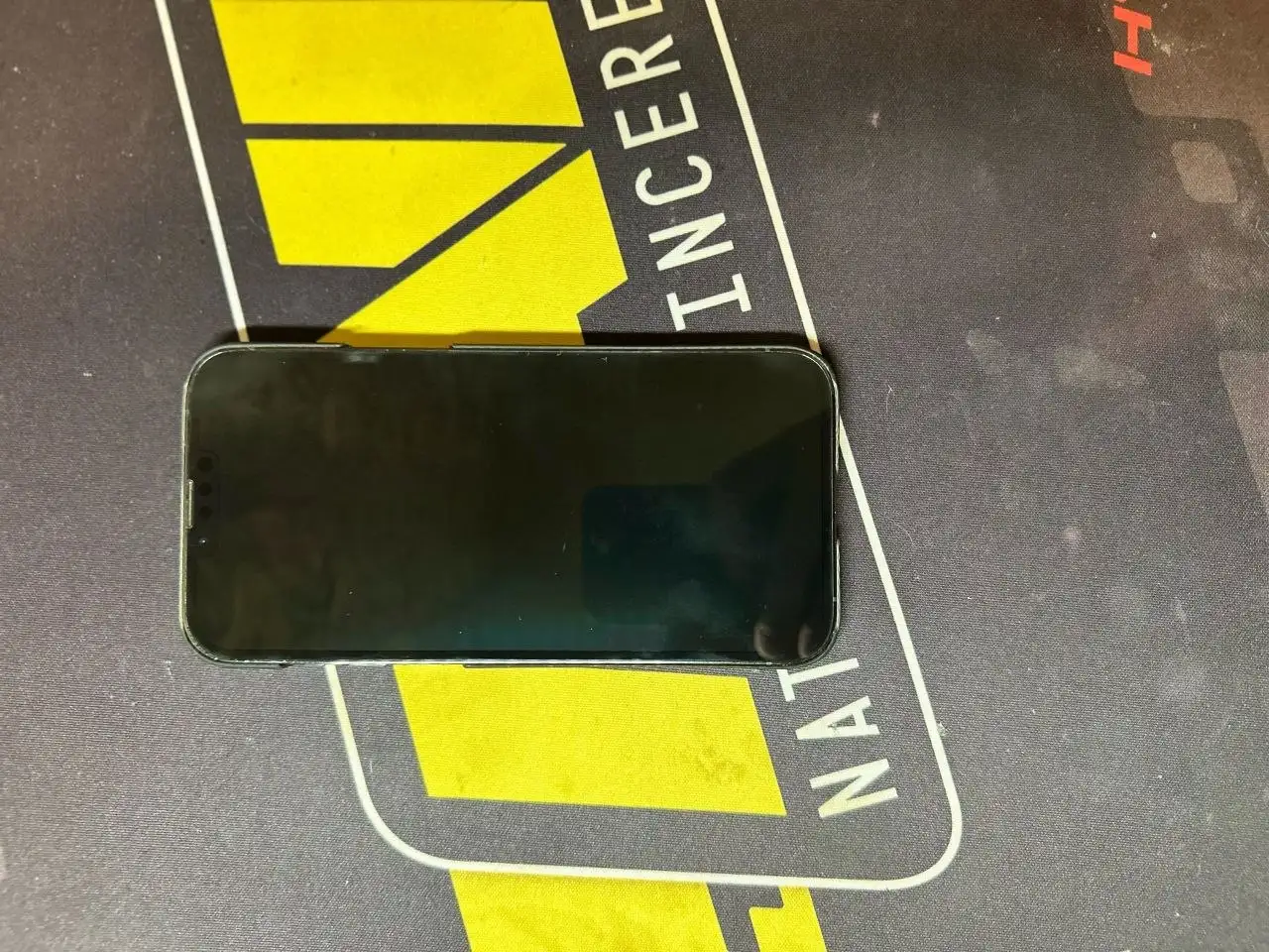 iPhone 13 Pro Max с трещиной на заднем стекле - Смартфоны (Электроника) в Екатеринбург