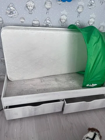 Продам 2 детские кровати с матрасами и козырьками 180*60 - Товары для кормления в Екатеринбург