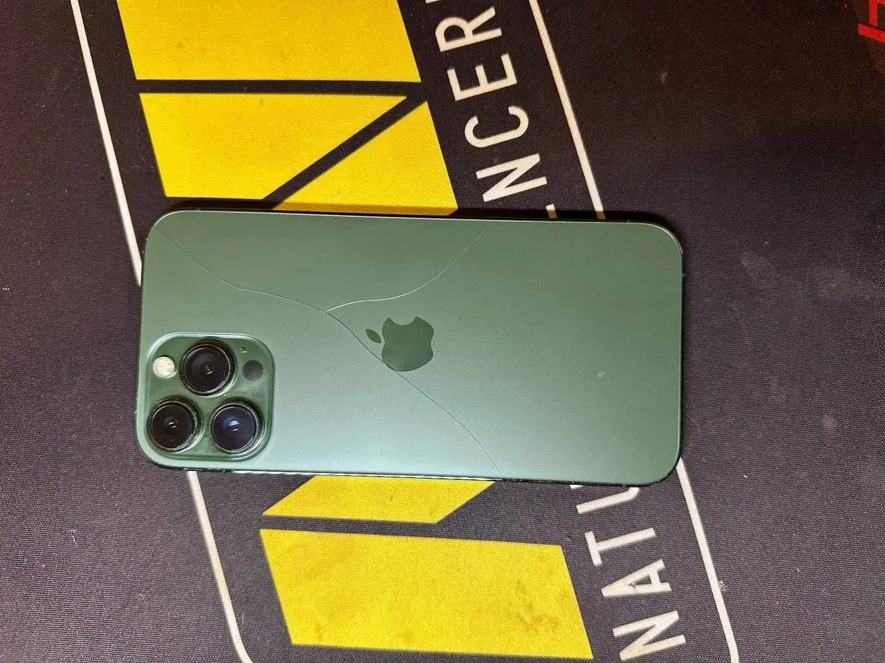 Apple Watch 6 40mm и iPhone 13 Pro Max - Носимая электроника (Электроника) в Екатеринбург