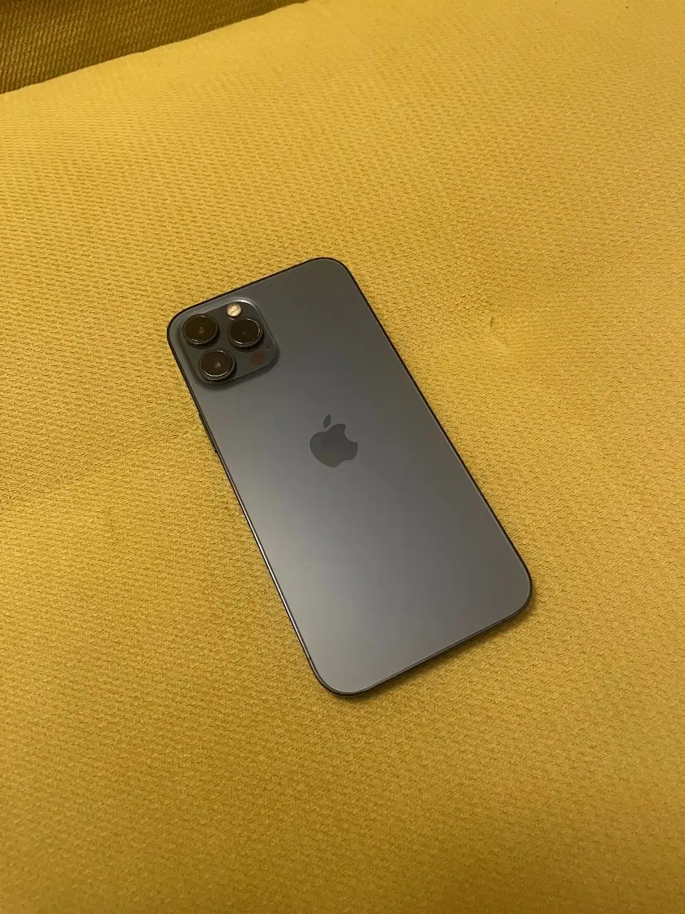 Iphone 12 Pro Max в отличном состоянии - Смартфоны и гаджеты (Электроника) в Екатеринбург