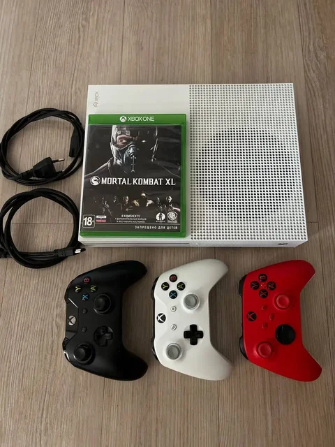 Xbox One S 1TB с тремя геймпадами и играми - Телефоны и планшеты в Екатеринбург