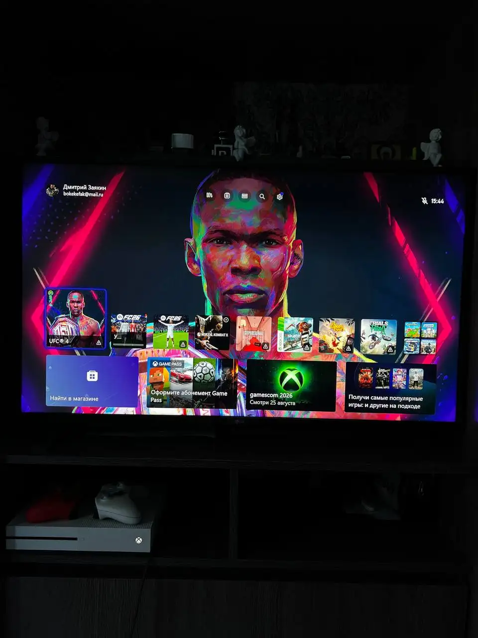 Xbox One S 1TB с тремя геймпадами и играми - Игровые приставки (Электроника) в Екатеринбург