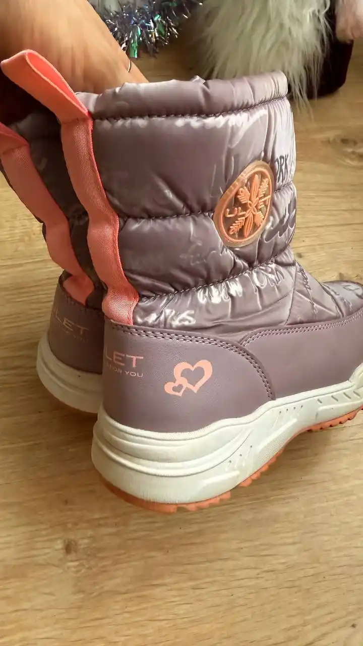 Продам зимние сапожки с шипами