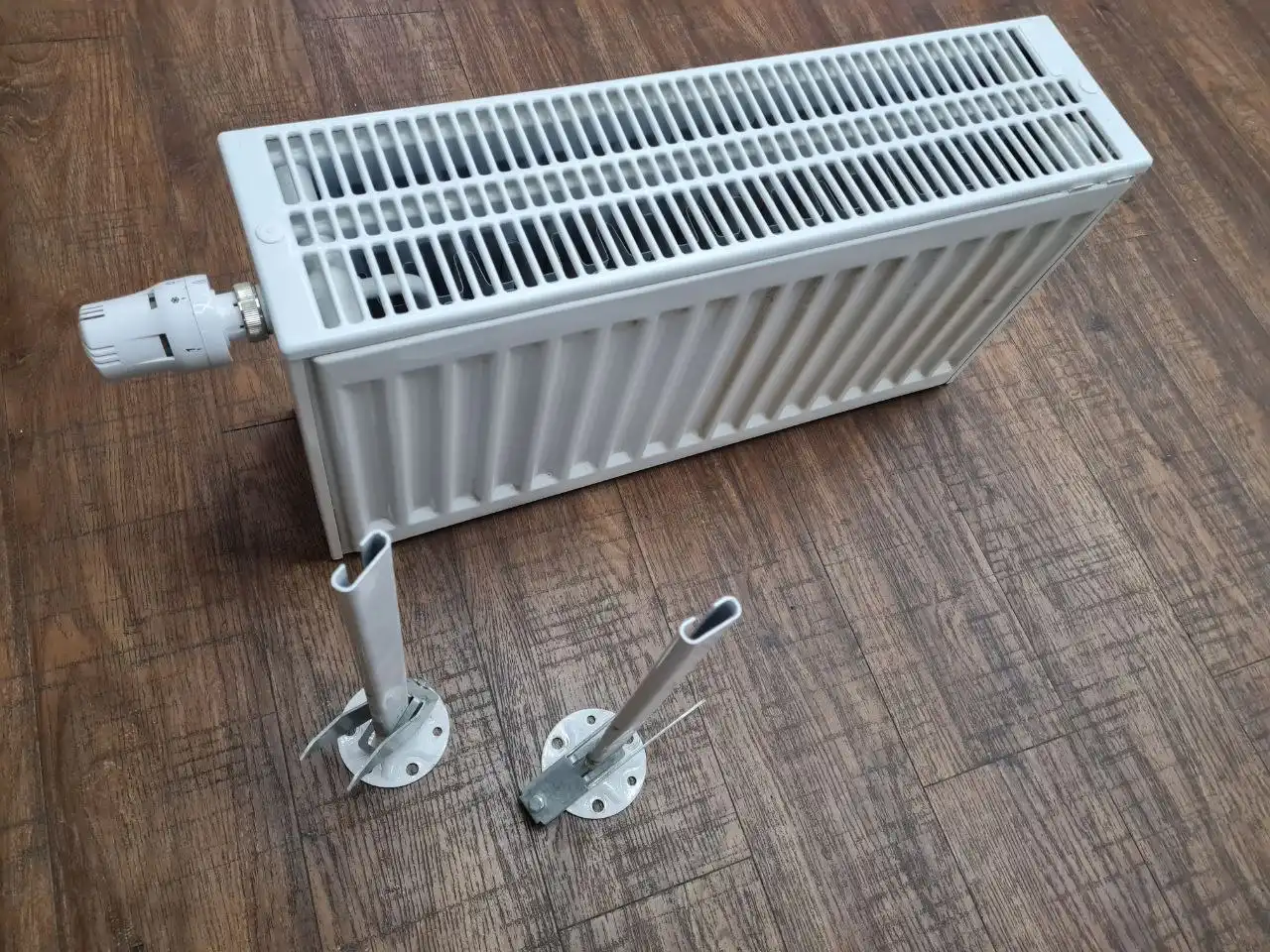 Продам радиатор с нижним подключением