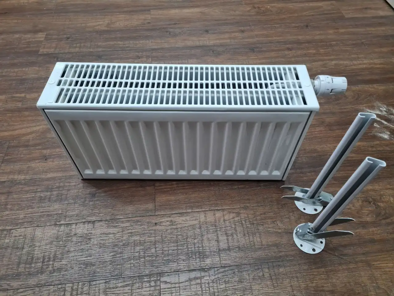 Продам радиатор с нижним подключением