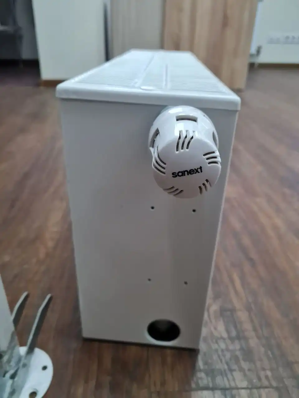 Продам радиатор с нижним подключением