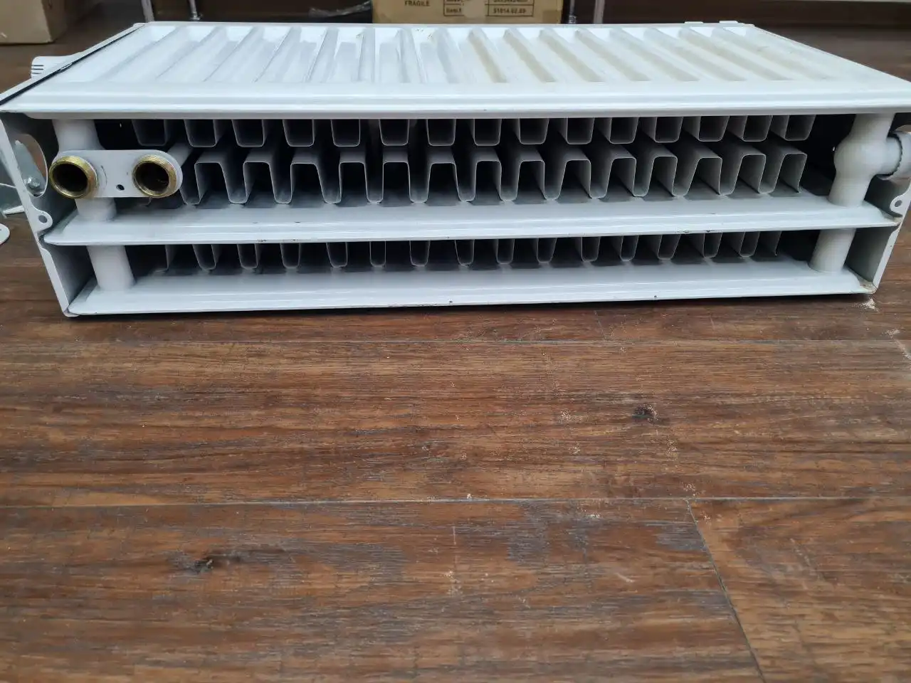 Продам радиатор с нижним подключением