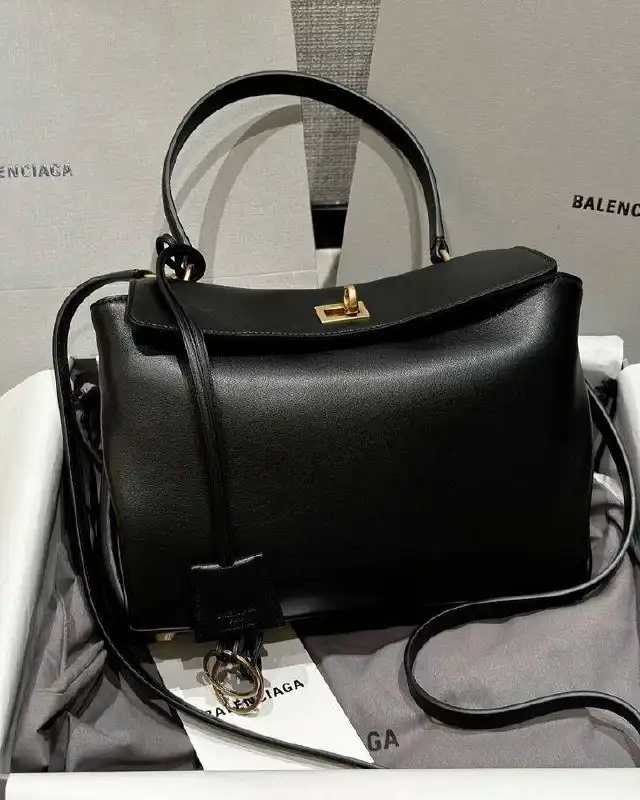 Новинки сумок CARRY ON