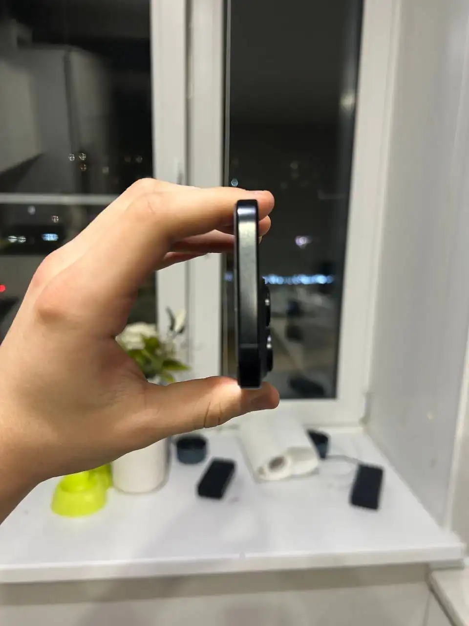 Продам Айфон 16 про 256гб