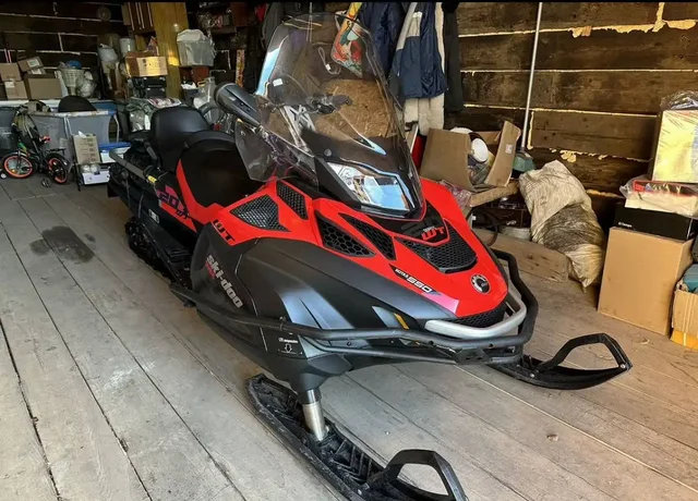 Продам снегоход - Хобби и отдых в Екатеринбург