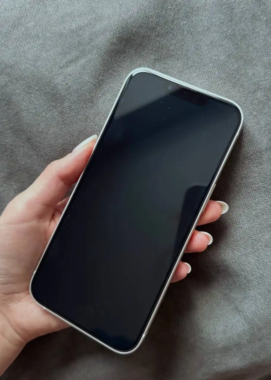 Продажа iPhone 13 128GB белый